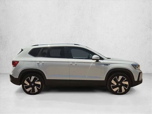 Used 2024 Volkswagen Taos SEL AWD/4WD image 4