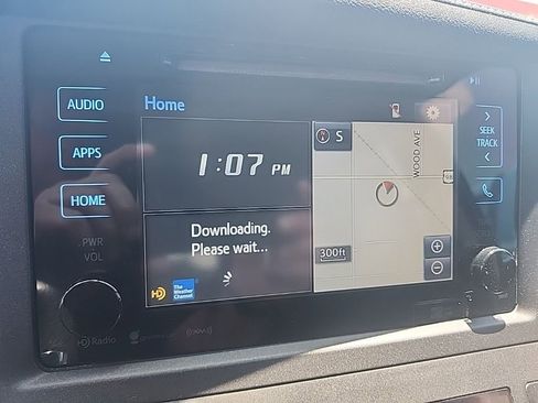 Used 2017 Toyota Sienna SE Premium FWD image 3