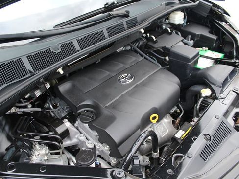 Used 2012 Toyota Sienna LE image 34