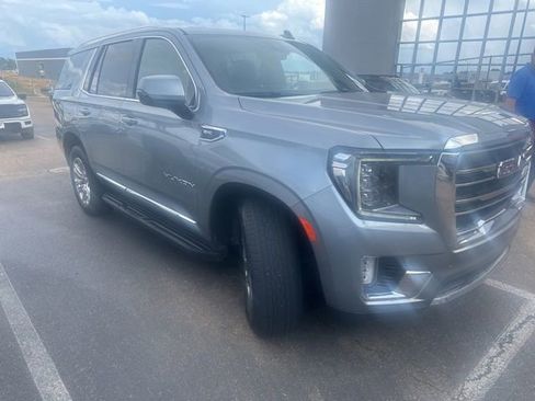 Used 2023 GMC Yukon SLT w/ SLT Premium Package RWD image 1