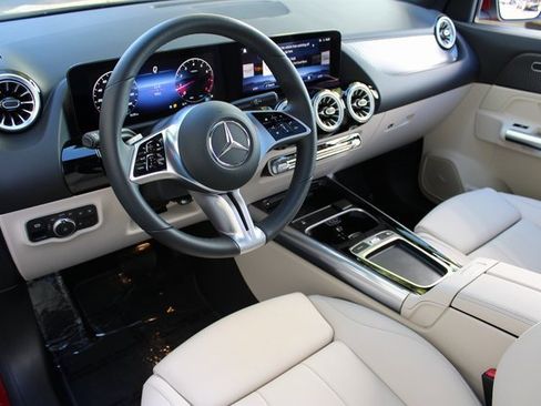 Used 2024 Mercedes-Benz GLA 250 w/ Exclusive Package image 9