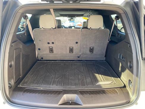 Used 2022 Chevrolet Suburban LT w/ LT Signature Plus Package AWD/4WD image 28