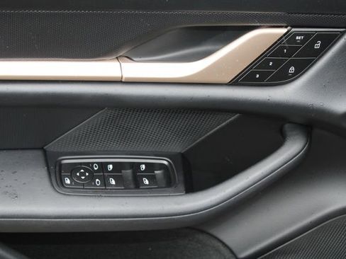 Used 2022 Porsche Taycan 4S image 13