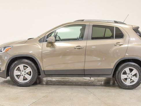 Used 2020 Chevrolet Trax LT w/ LT Convenience Package image 8