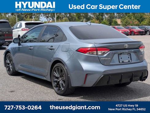 Used 2024 Toyota Corolla SE FWD image 3