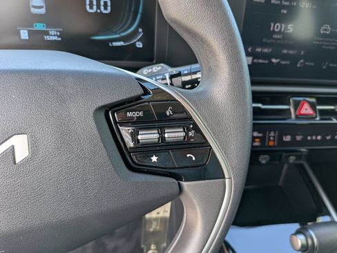Certified 2025 Kia Niro LX FWD image 29