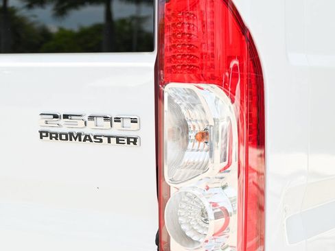 Used 2023 RAM ProMaster 2500 FWD image 12