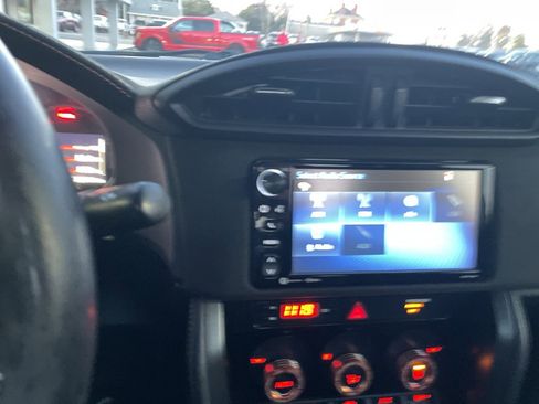 Used 2017 Toyota 86 image 11