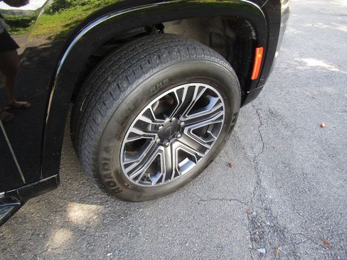 Used 2024 Jeep Wagoneer Series II AWD/4WD image 43