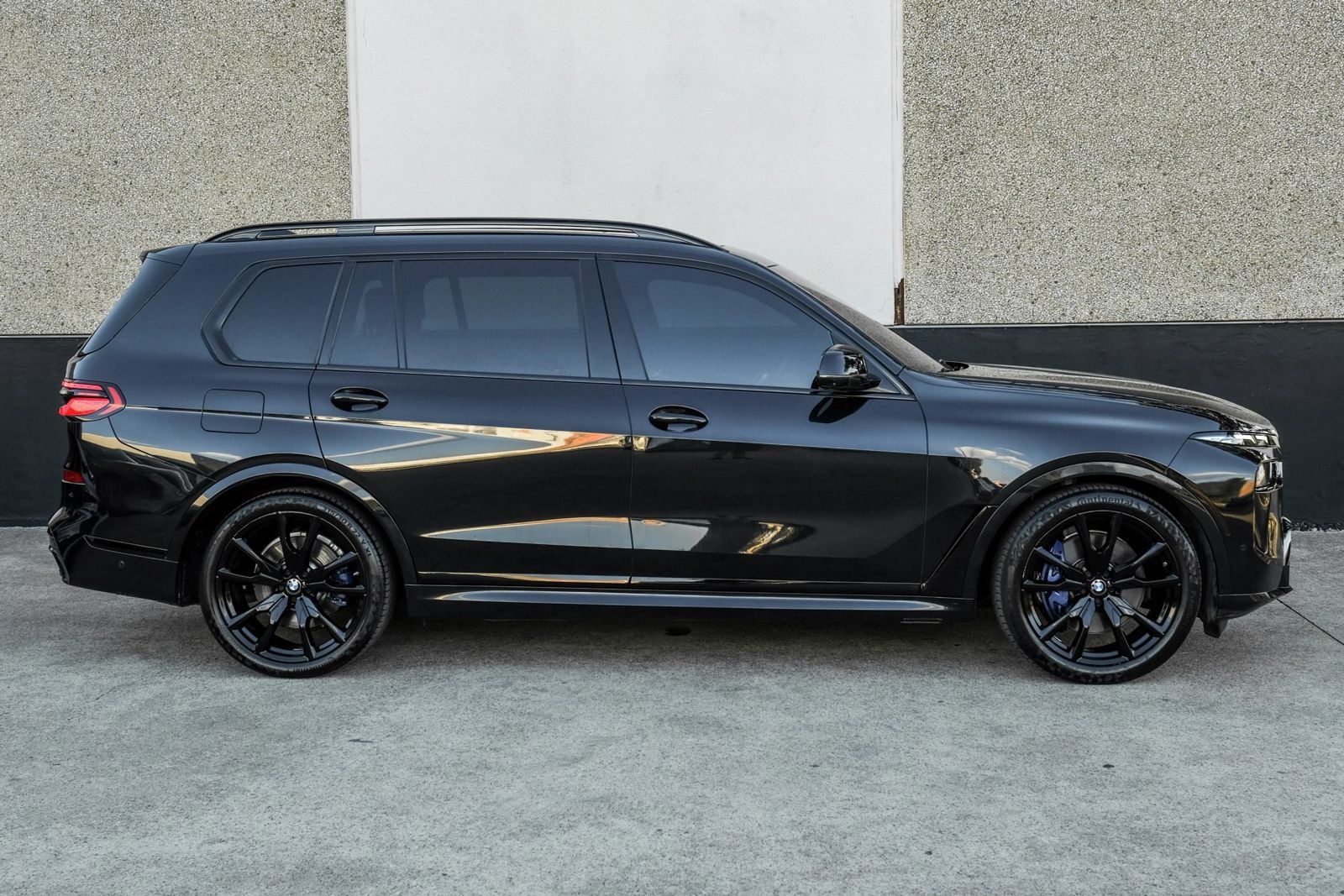 Used 2024 BMW X7 xDrive40i w/ M Sport Package AWD/4WD image 7