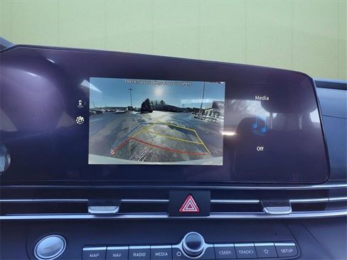 Certified 2025 Hyundai Elantra SEL image 15