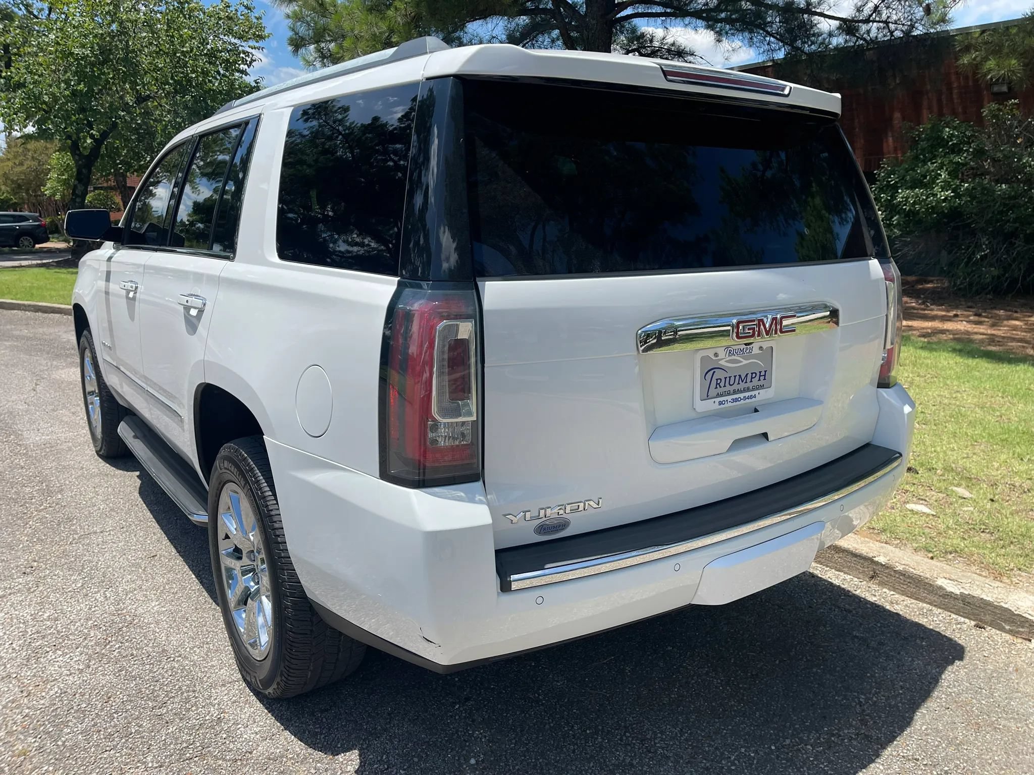 Used 2017 GMC Yukon Denali w/ Open Road Package AWD/4WD image 3