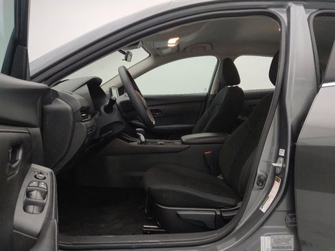 Used 2025 Nissan Sentra S image 17