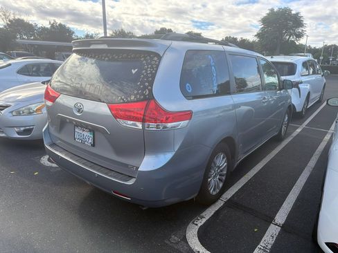 Used 2013 Toyota Sienna XLE FWD image 5