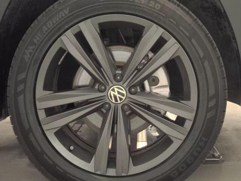 Used 2022 Volkswagen Atlas Cross Sport SEL R-Line AWD/4WD image 9