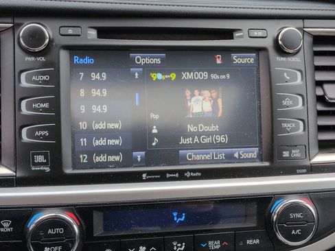 Used 2019 Toyota Highlander Limited image 22