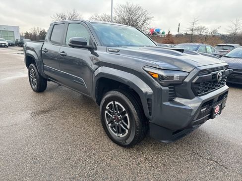 Used 2025 Toyota Tacoma TRD Sport image 9