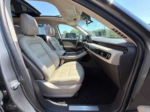 Used 2022 Lincoln Aviator Reserve w/ Equipment Group 201A AWD/4WD image 9
