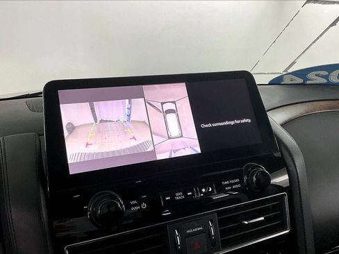 Used 2024 Nissan Armada SL image 14