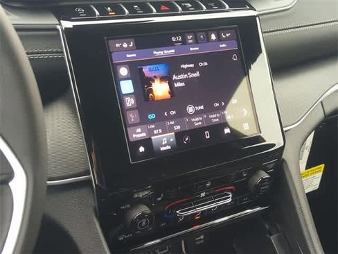 New 2025 Jeep Grand Cherokee Altitude image 28