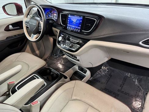 Used 2017 Chrysler Pacifica Limited image 44