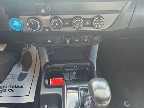 Used 2020 Toyota Tacoma TRD Sport AWD/4WD image 14