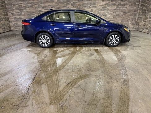 Used 2021 Toyota Corolla LE image 4