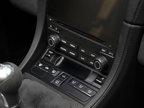 Used 2020 Porsche 718 Boxster Spyder RWD image 38