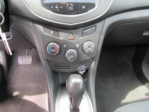 Used 2015 Chevrolet Trax LS FWD image 20