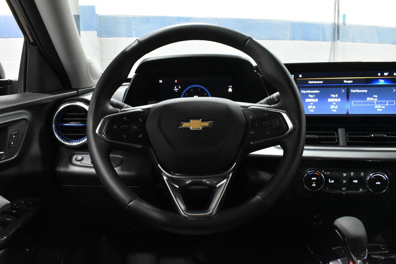 Used 2024 Chevrolet Trax LT w/ Driver Confidence Package FWD image 6