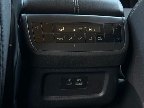 Used 2022 Nissan Pathfinder SV FWD image 11
