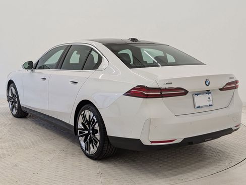 New 2026 BMW 530i xDrive image 3