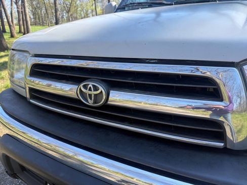 Used 2000 Toyota 4Runner SR5 image 9