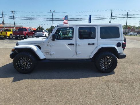 Used 2018 Jeep Wrangler Unlimited Sahara AWD/4WD image 11