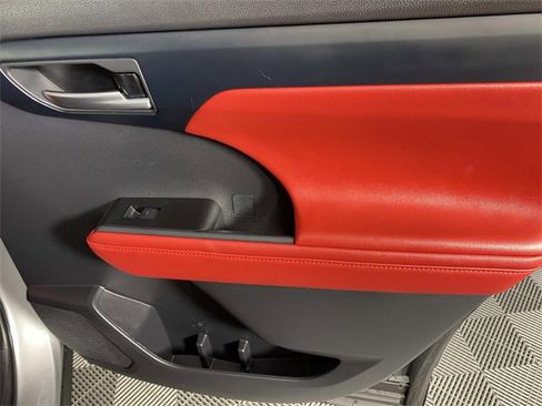 Used 2023 Toyota Highlander XSE image 27