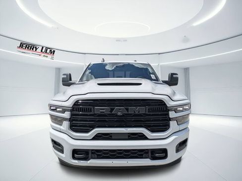 New 2026 RAM 2500 Laramie AWD/4WD image 8
