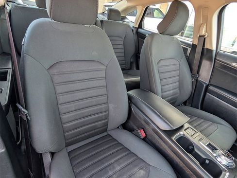 Used 2019 Ford Fusion SE image 18