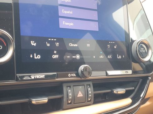 Used 2024 Lexus NX 250 FWD image 33