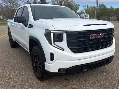 Used 2025 GMC Sierra 1500 Elevation