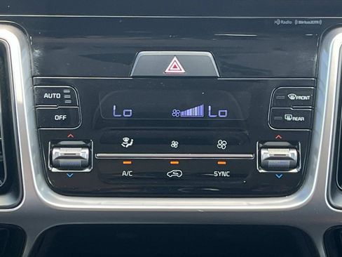 Used 2022 Kia Sorento S FWD image 13