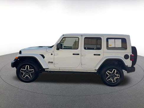Used 2025 Jeep Wrangler Unlimited Sahara AWD/4WD image 9
