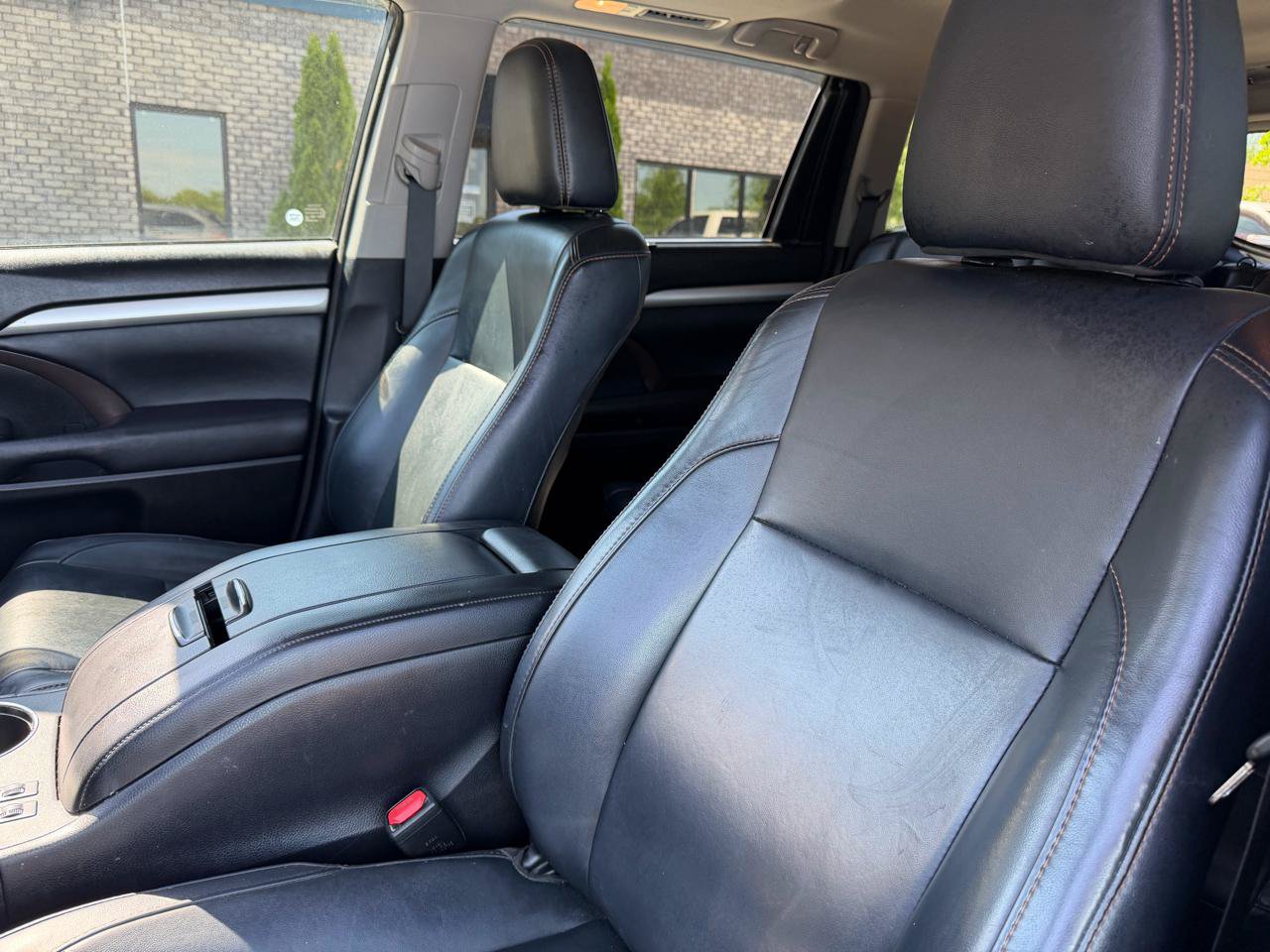 Used 2017 Toyota Highlander XLE FWD image 11