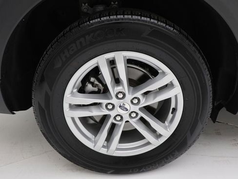 Used 2022 Ford Explorer XLT w/ Equipment Group 202A image 10