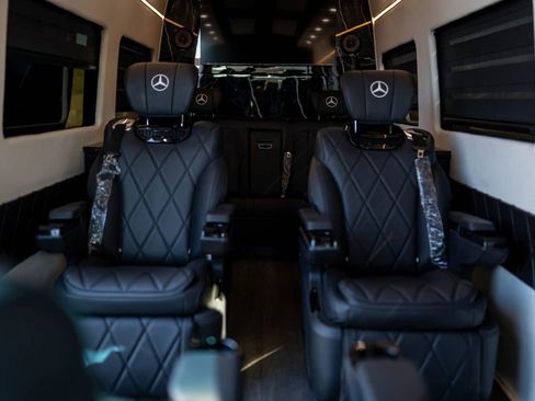 Used 2024 Mercedes-Benz Sprinter 2500 image 23