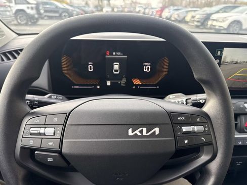 New 2025 Kia K4 LXS image 11