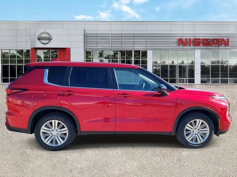 Used 2024 Mitsubishi Outlander ES image 3