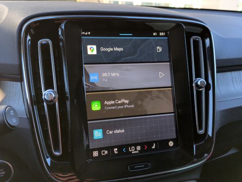 Used 2025 Volvo XC40 B5 Core image 23