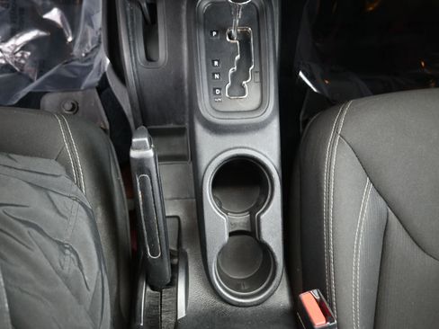 Used 2015 Jeep Wrangler Unlimited Rubicon image 18