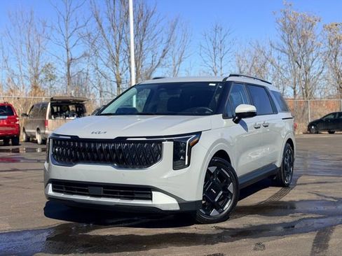 Used 2025 Kia Carnival EX image 1