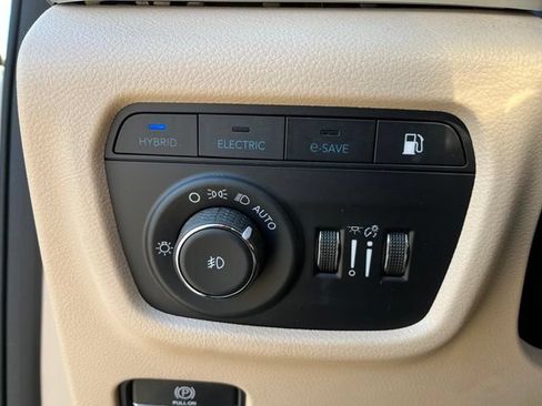 Used 2022 Jeep Grand Cherokee Limited 4xe w/ Luxury Tech Group II AWD/4WD image 21